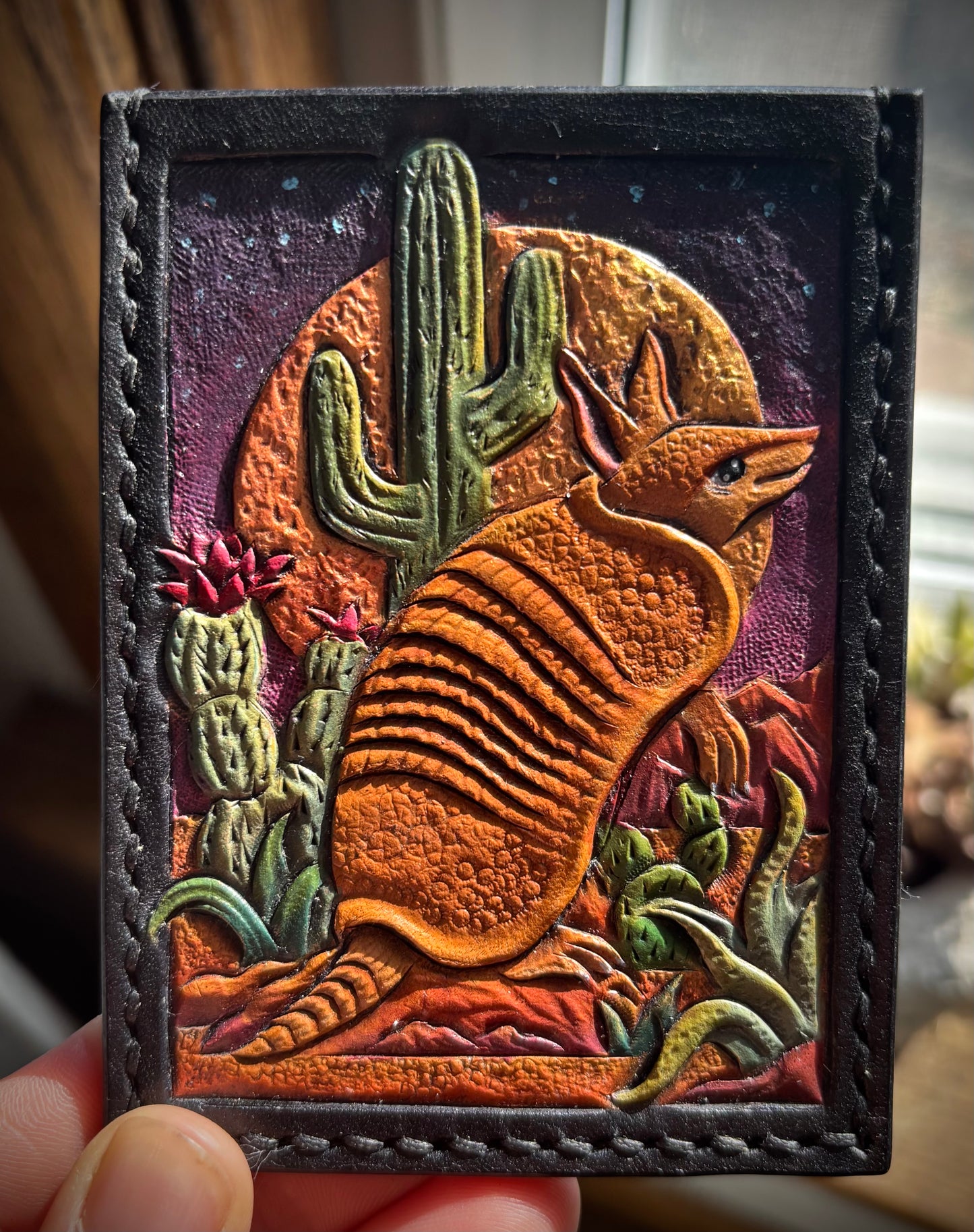 Desert 'Dillo Vertical Style Card Holder