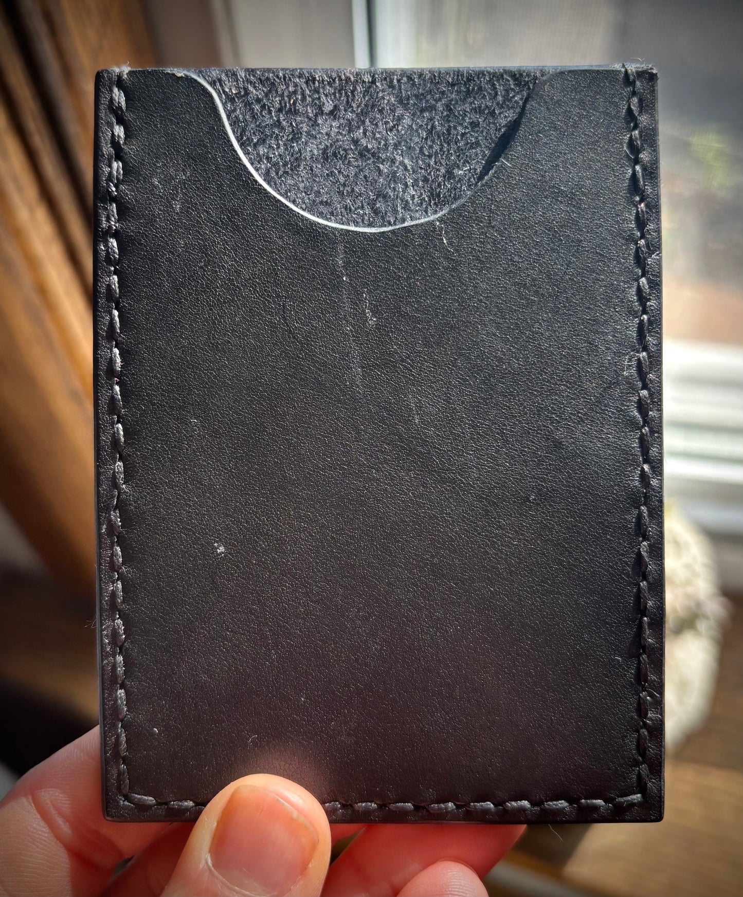 Desert 'Dillo Vertical Style Card Holder